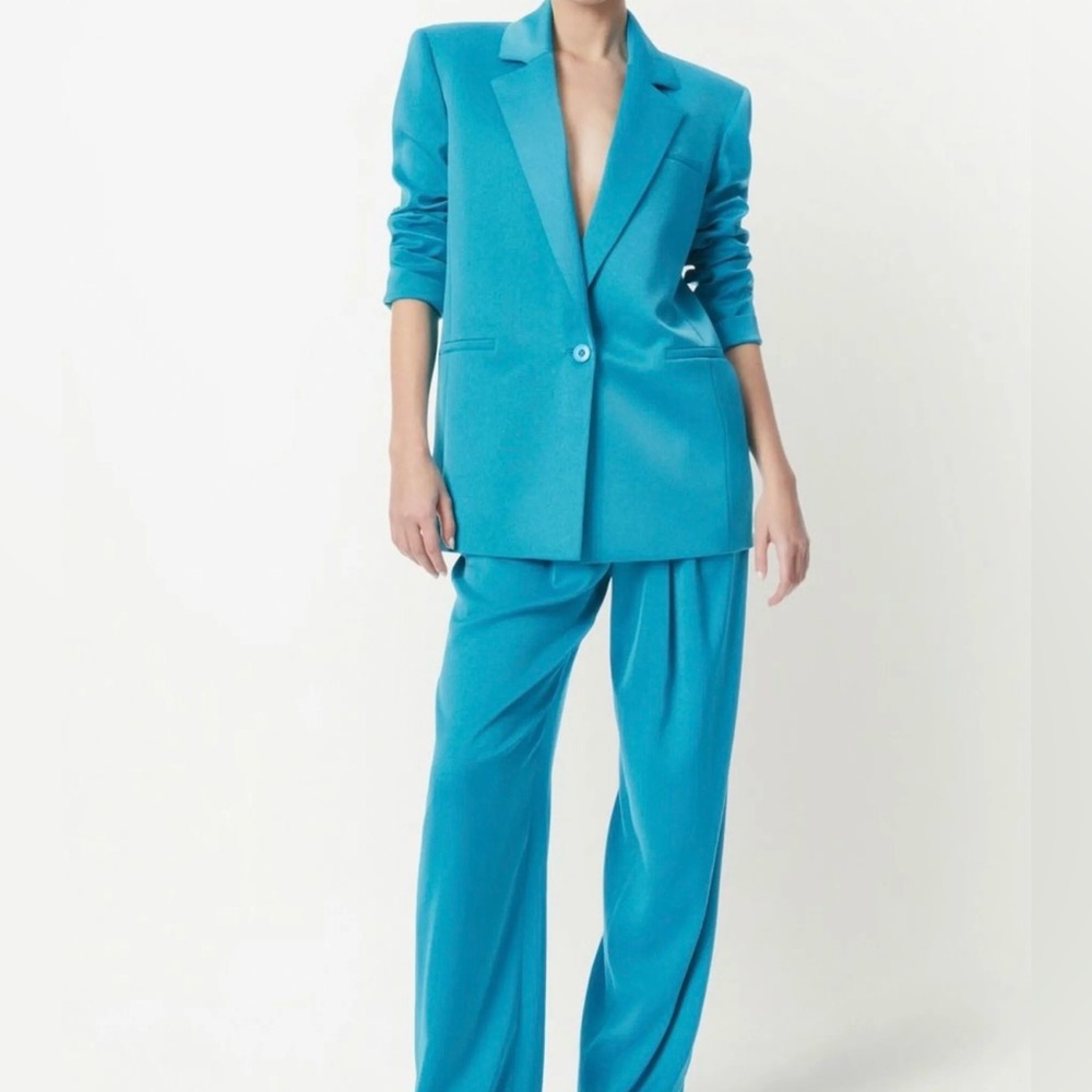 Alice + Olivia Shan Padded Shoulder Rolled Sleeve Boyfriend Blazer - Picture 4 of 15